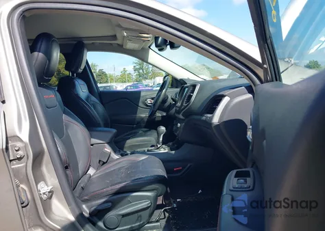 2016 Jeep Cherokee Trailhawk from USA, damaged, VIN 1C4PJMBS5GW323145